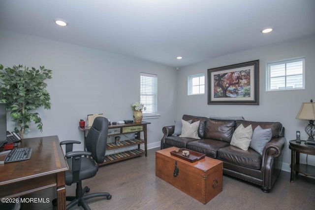 20 Kronenberg Street, Tinton Falls, NJ 07724