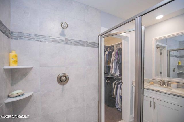 20 Kronenberg Street, Tinton Falls, NJ 07724
