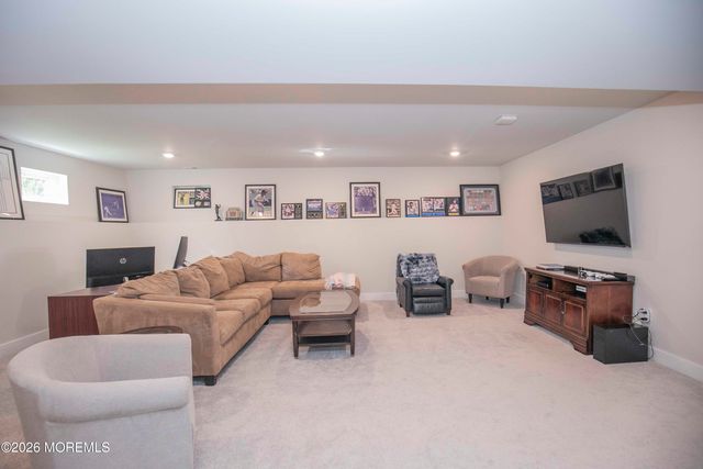 20 Kronenberg Street, Tinton Falls, NJ 07724