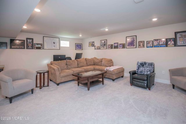 20 Kronenberg Street, Tinton Falls, NJ 07724
