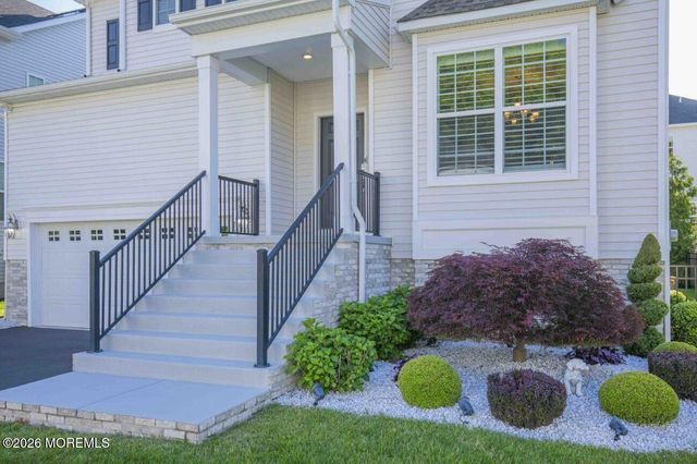 20 Kronenberg Street, Tinton Falls, NJ 07724