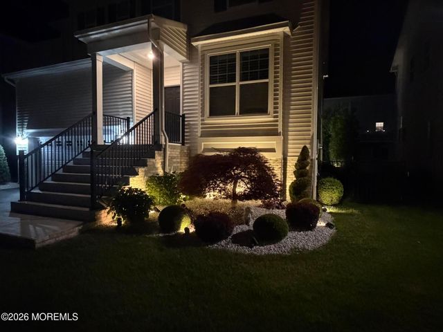 20 Kronenberg Street, Tinton Falls, NJ 07724