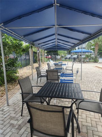 2061 NW 47th Ter 402, Lauderhill, FL 33313