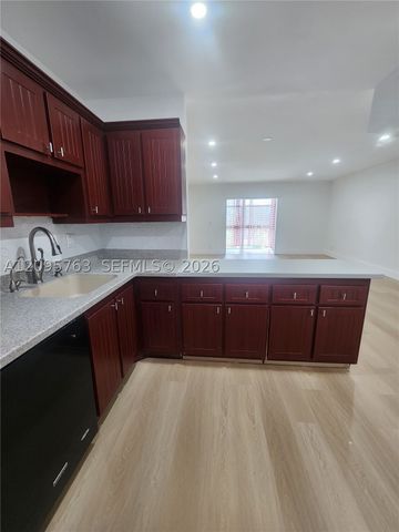 2061 NW 47th Ter 402, Lauderhill, FL 33313