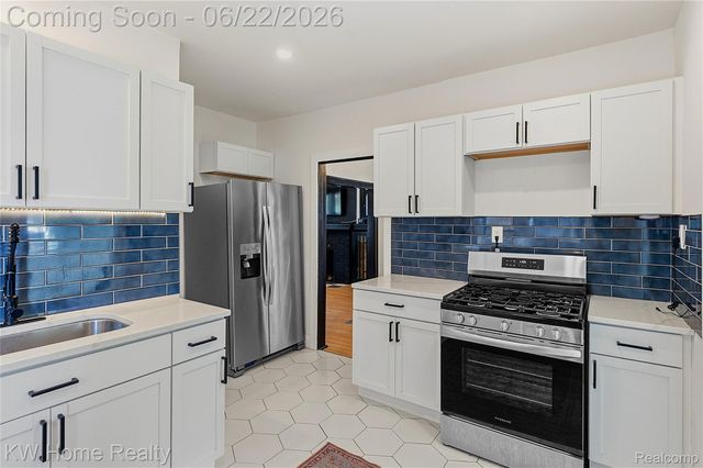 15330 Lindsay Street, Detroit, MI 48227