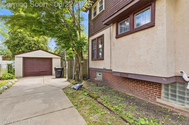15330 Lindsay Street, Detroit, MI 48227
