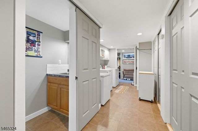 63 Manito Ave, Oakland Boro, NJ 07436