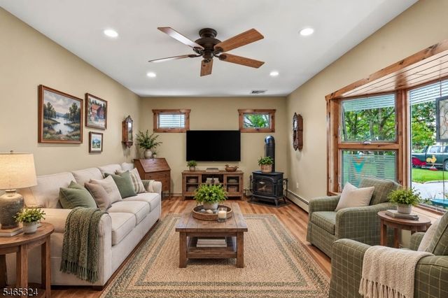 63 Manito Ave, Oakland Boro, NJ 07436