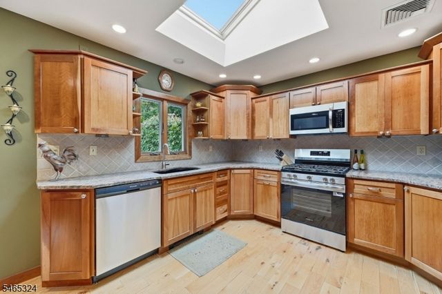 63 Manito Ave, Oakland Boro, NJ 07436