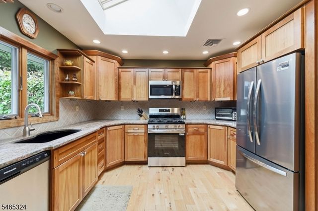 63 Manito Ave, Oakland Boro, NJ 07436