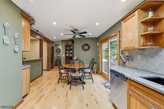 63 Manito Ave, Oakland Boro, NJ 07436
