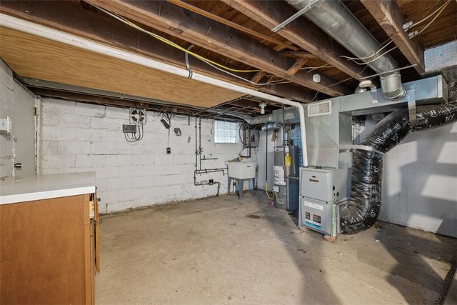 2921 Overhill St, South Park, PA 15129