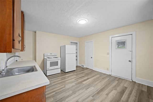 2921 Overhill St, South Park, PA 15129