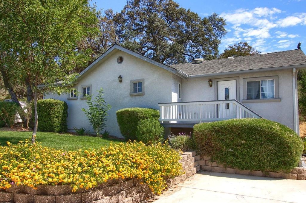 Image 10 of property listing at 45858 Old Corral Rd, Coarsegold, CA 93614
