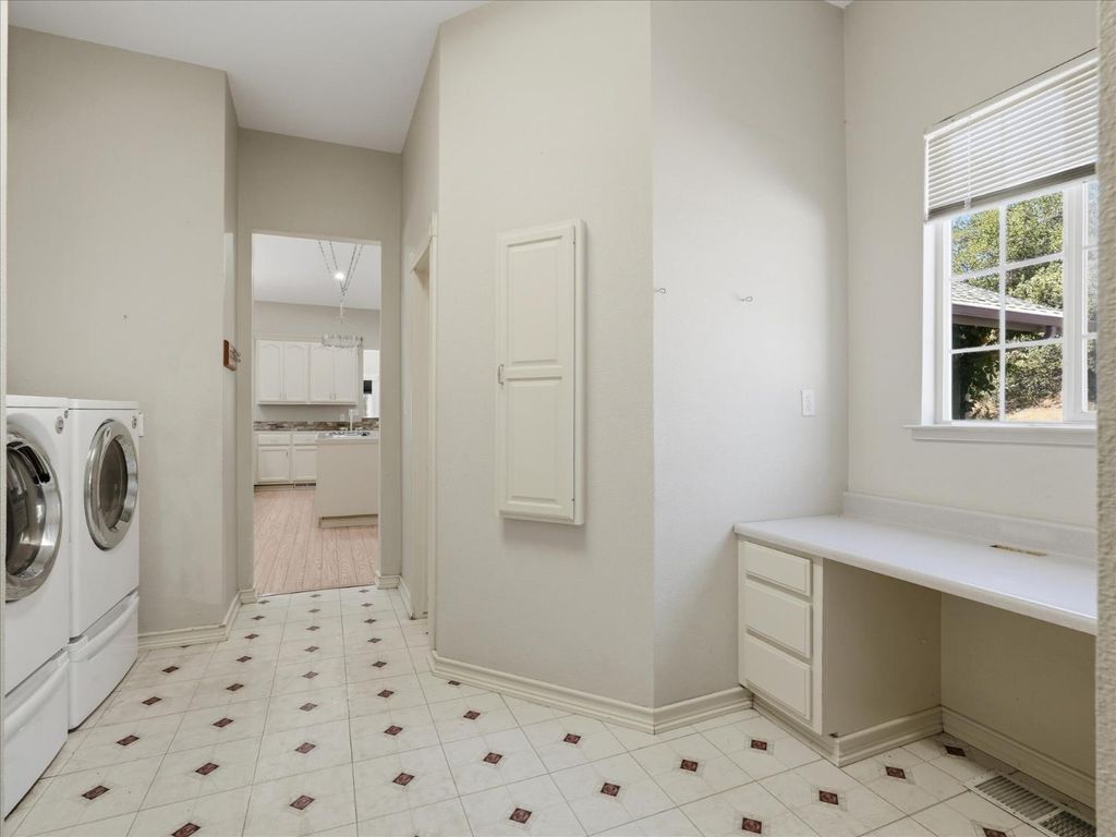 Image 26 of property listing at 45858 Old Corral Rd, Coarsegold, CA 93614
