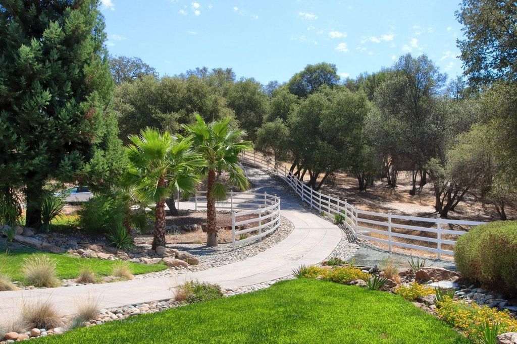 Image 7 of property listing at 45858 Old Corral Rd, Coarsegold, CA 93614