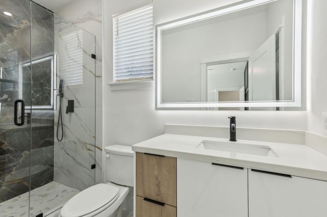 521 N Denley Drive, Dallas, TX 75203