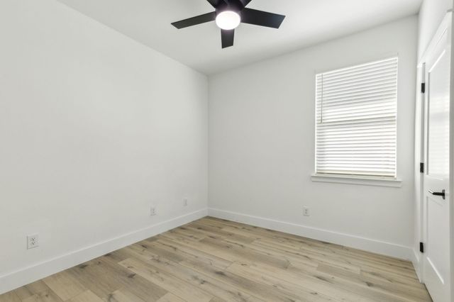 521 N Denley Drive, Dallas, TX 75203