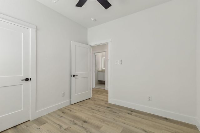 521 N Denley Drive, Dallas, TX 75203