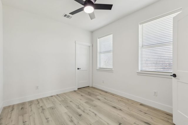 521 N Denley Drive, Dallas, TX 75203