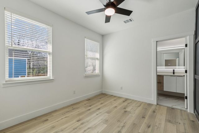 521 N Denley Drive, Dallas, TX 75203