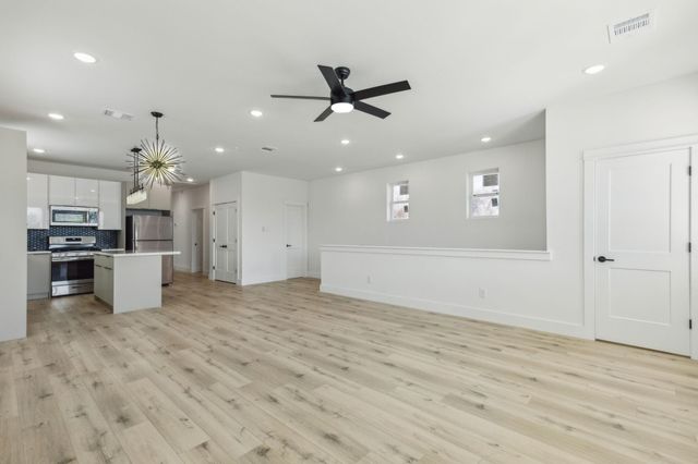 521 N Denley Drive, Dallas, TX 75203