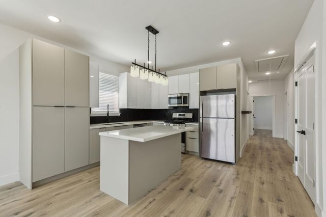 521 N Denley Drive, Dallas, TX 75203