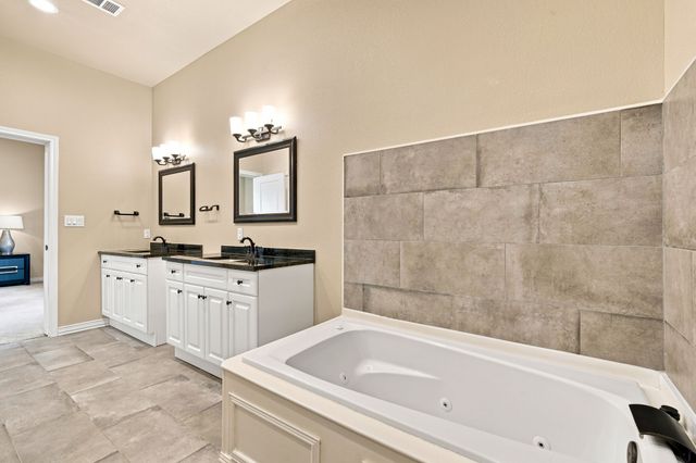 1906 Clearview Drive, Ennis, TX 75119