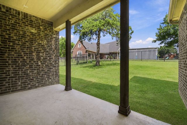 1906 Clearview Drive, Ennis, TX 75119