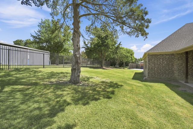 1906 Clearview Drive, Ennis, TX 75119