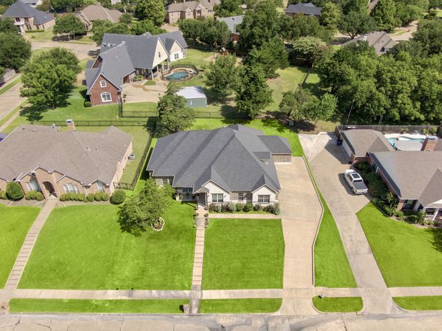 1906 Clearview Drive, Ennis, TX 75119