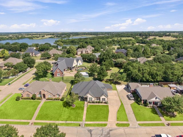 1906 Clearview Drive, Ennis, TX 75119