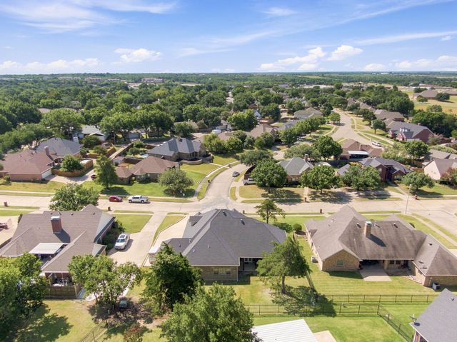 1906 Clearview Drive, Ennis, TX 75119