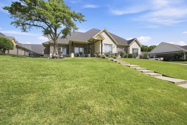 1906 Clearview Drive, Ennis, TX 75119