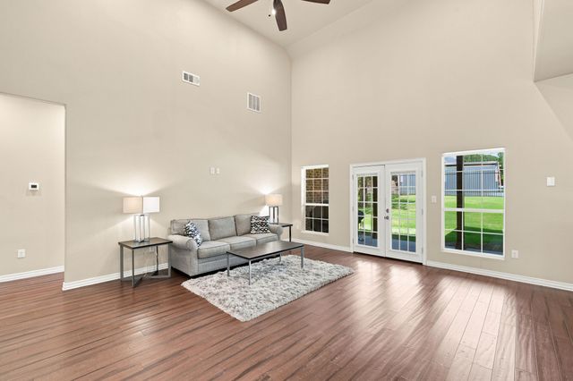 1906 Clearview Drive, Ennis, TX 75119