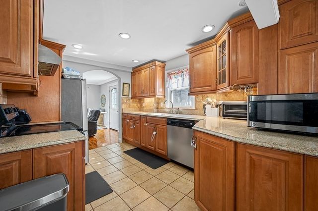 41 Dellwood Rd, Worcester, MA 01602