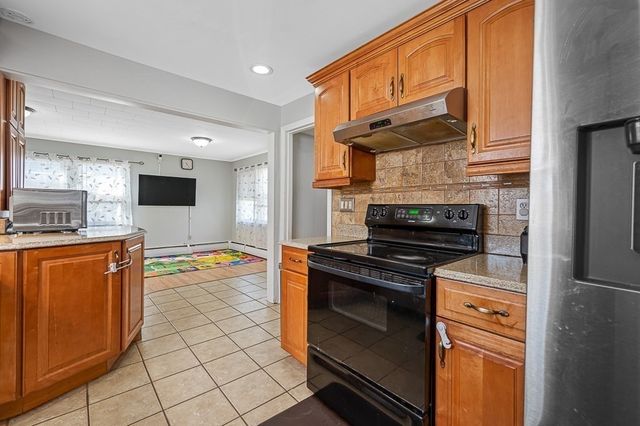 41 Dellwood Rd, Worcester, MA 01602