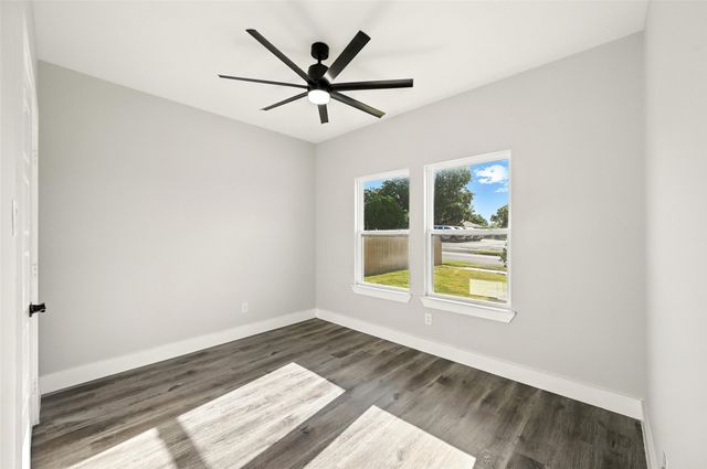 2939 Idaho Avenue, Dallas, TX 75216
