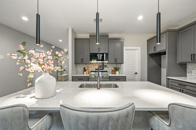 2939 Idaho Avenue, Dallas, TX 75216