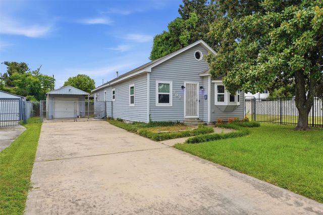 202 E 34th Street, Houston, TX 77018