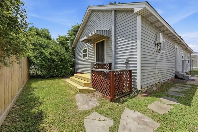 202 E 34th Street, Houston, TX 77018