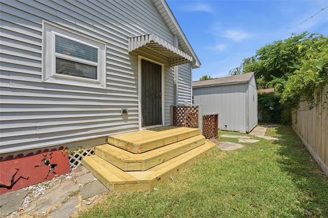 202 E 34th Street, Houston, TX 77018