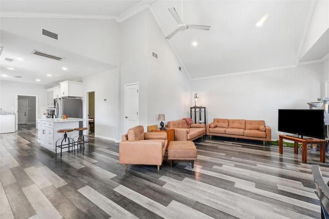 202 E 34th Street, Houston, TX 77018