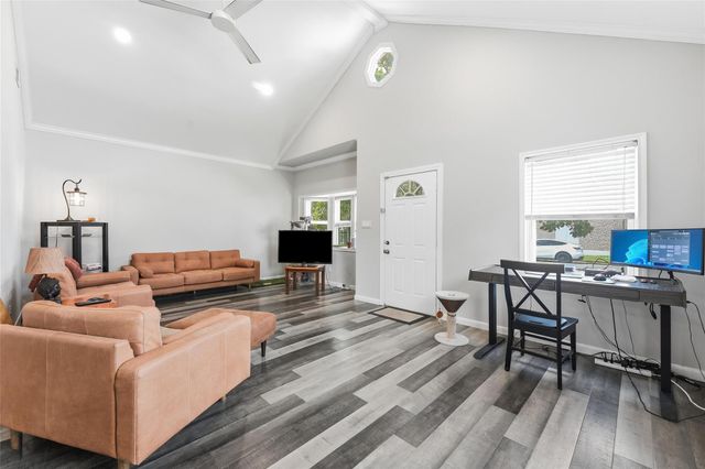 202 E 34th Street, Houston, TX 77018