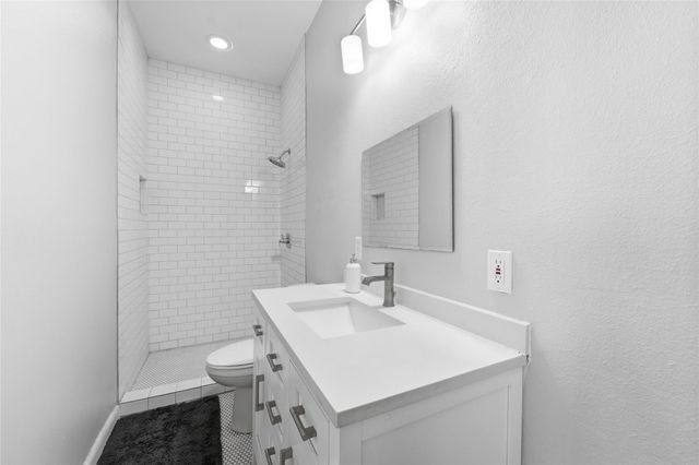 202 E 34th Street, Houston, TX 77018