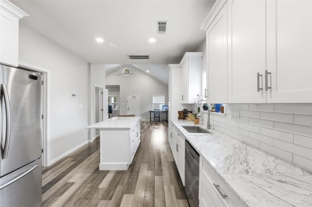 202 E 34th Street, Houston, TX 77018