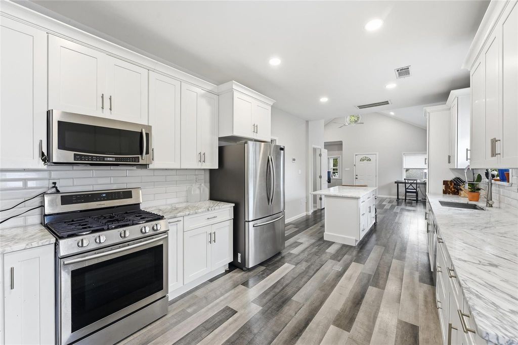 202 E 34th Street, Houston, TX 77018
