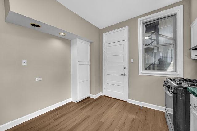 5527 W Potomac Avenue, Chicago, IL 60651