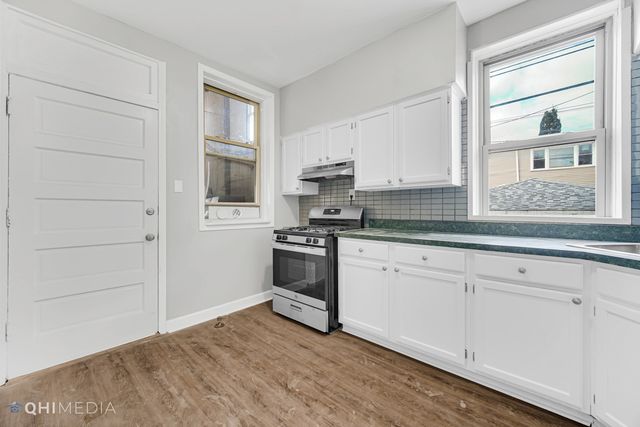 5527 W Potomac Avenue, Chicago, IL 60651