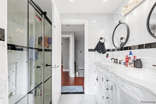 4274 Dickson Drive, Sterling Heights, MI 48310